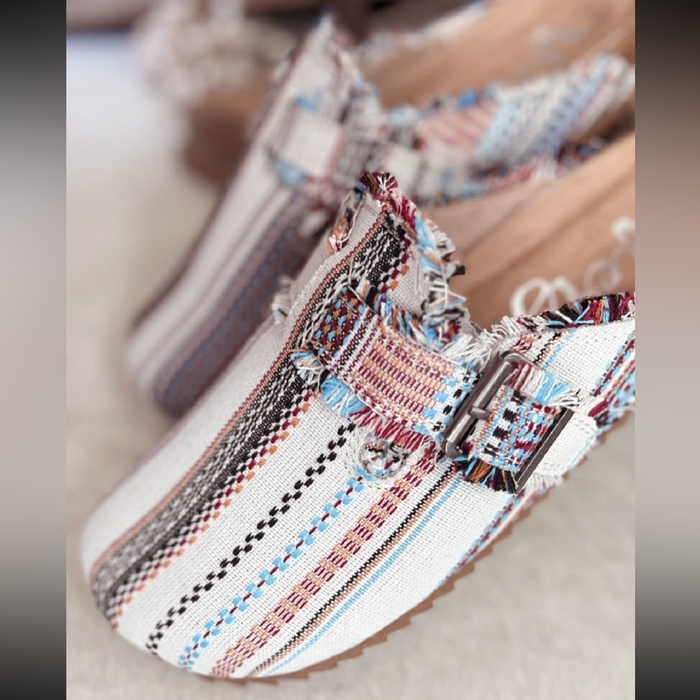 NIB Brand New In Box Very G Multi Colored Basket Clogs Slip On Shoes Slides - Picture 5 of 6